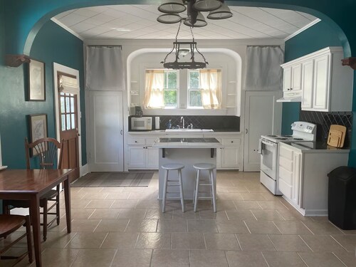 2-bedroom house in welcoming New Iberia with AC, WiFi