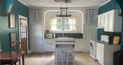 2-bedroom house in welcoming New Iberia with AC, WiFi