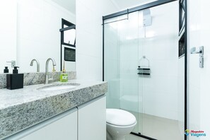Deluxe Apartment | Bathroom - Magnífico Apto Vista Mar (Praia Grande)