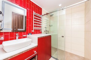 Classic Twin Room | Bathroom | Hair dryer, slippers, towels, soap - Rainbow Residence Batumi (Batumi)