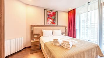 Deluxe Apartment, 1 Double Bed with Sofa bed | Blackout curtains, soundproofing, iron/ironing board, free WiFi