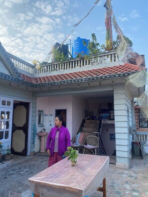 Bureau, espace de travail pour ordinateur portable, Wi-Fi gratuit