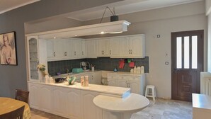 别墅, 庭院景观 | 私人厨房 | 大冰箱、炉灶、厨具/餐具