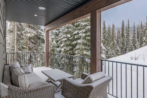 Modern Whole Duplex - Sleeps 24! Both sides, 2 hot tubs, garages, ski in/out!