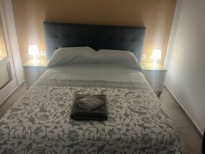 Apartment | 2 bedrooms, iron/ironing board, free WiFi, bed sheets