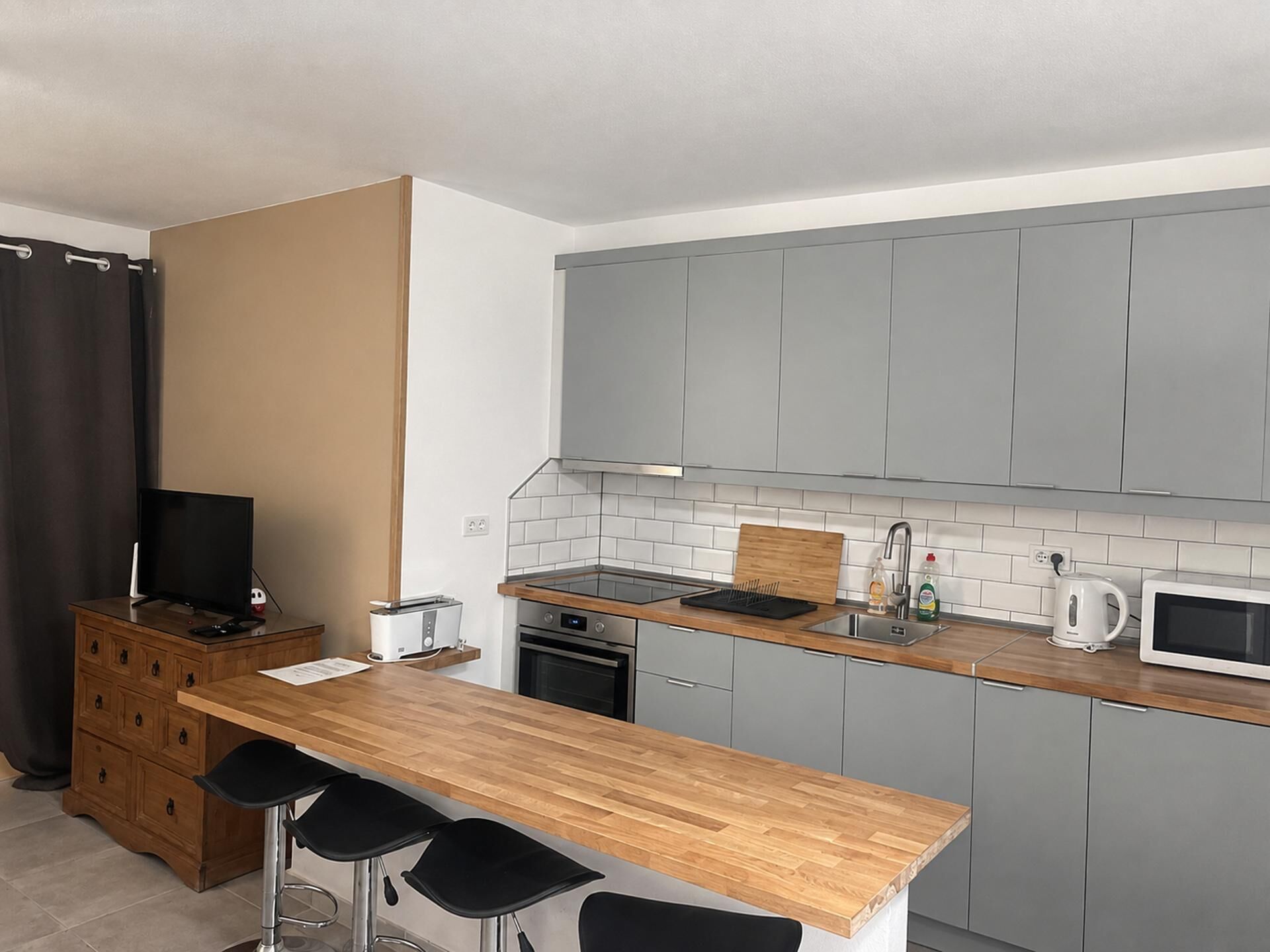 Kühlschrank, Mikrowelle, Ofen, Herdplatte