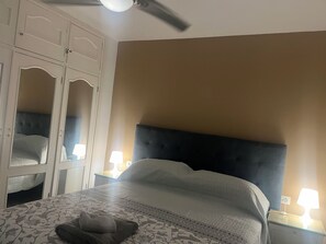 Apartment | 2 Schlafzimmer, Bügeleisen/Bügelbrett, kostenloses WLAN, Bettwäsche