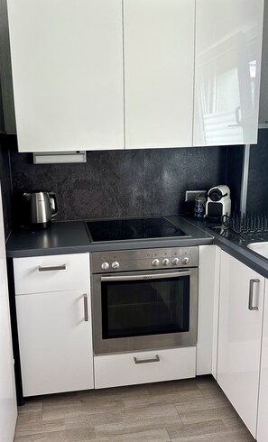 Micro-ondes, four, plaque de cuisson