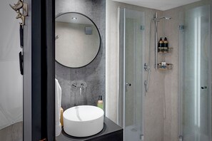 Dusche, Haartrockner, Handtücher