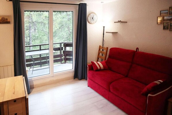 Living area - 10m from ski slopes, 3rd floor, balcony, tv, ski locker, 29m², Les Orres (Les Orres)