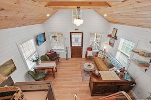 TV - The Schoolhouse in St. Augustine, Historic Schoolhouse in Lincolnville (Saint Augustine)