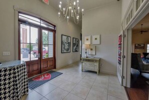 2 bedrooms, iron/ironing board, WiFi, bed sheets - Tuscaloosa Condo - Walk to BDS

 (Tuscaloosa)