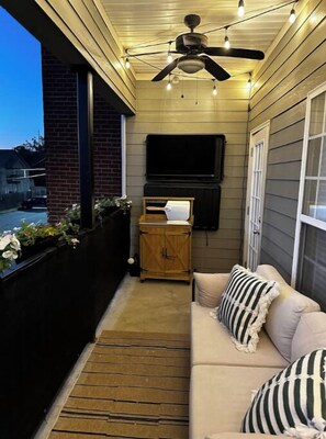 Outdoor dining - Tuscaloosa Condo - Walk to BDS

 (Tuscaloosa)