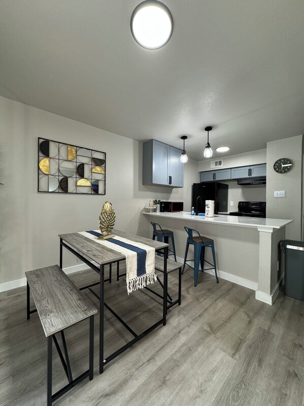 Dining - DT Dallas Chic 1BD APT (Dallas)