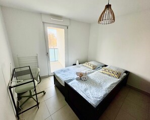 2 bedrooms, iron/ironing board, WiFi, bed sheets