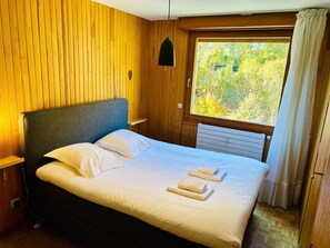 3 chambres, fer et planche à repasser, Wi-Fi, draps fournis