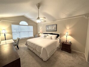 3 Schlafzimmer, Schreibtisch, Bügeleisen/Bügelbrett, WLAN