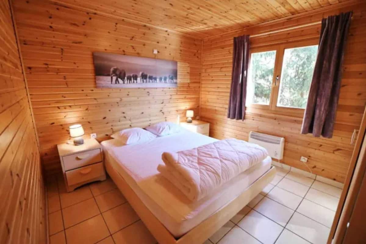 26 bedrooms, individually furnished, bed sheets