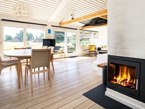 Maison Deluxe, 4 chambres | Intérieur