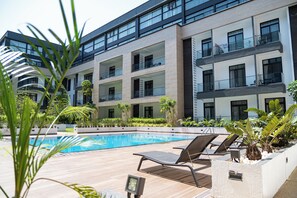 2 piscines extérieures