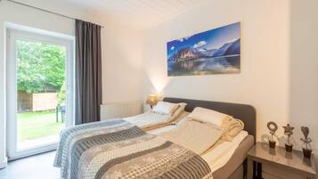 9 Schlafzimmer, individuell eingerichtet, Bettwäsche