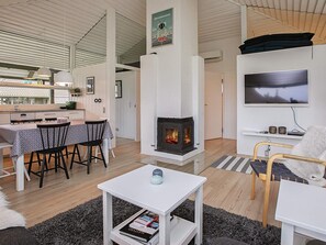 Classic House, 2 Bedrooms | Interior - 5 Person Holiday Home on a Holiday Park in Karrebaeksminde (Karrebæksminde)