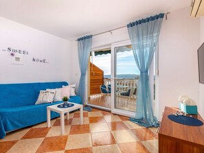 Living room - Splendid Apartment With Bubble Bath in Crikvenica Croatia (Crikvenica)