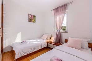 13 chambres, draps fournis