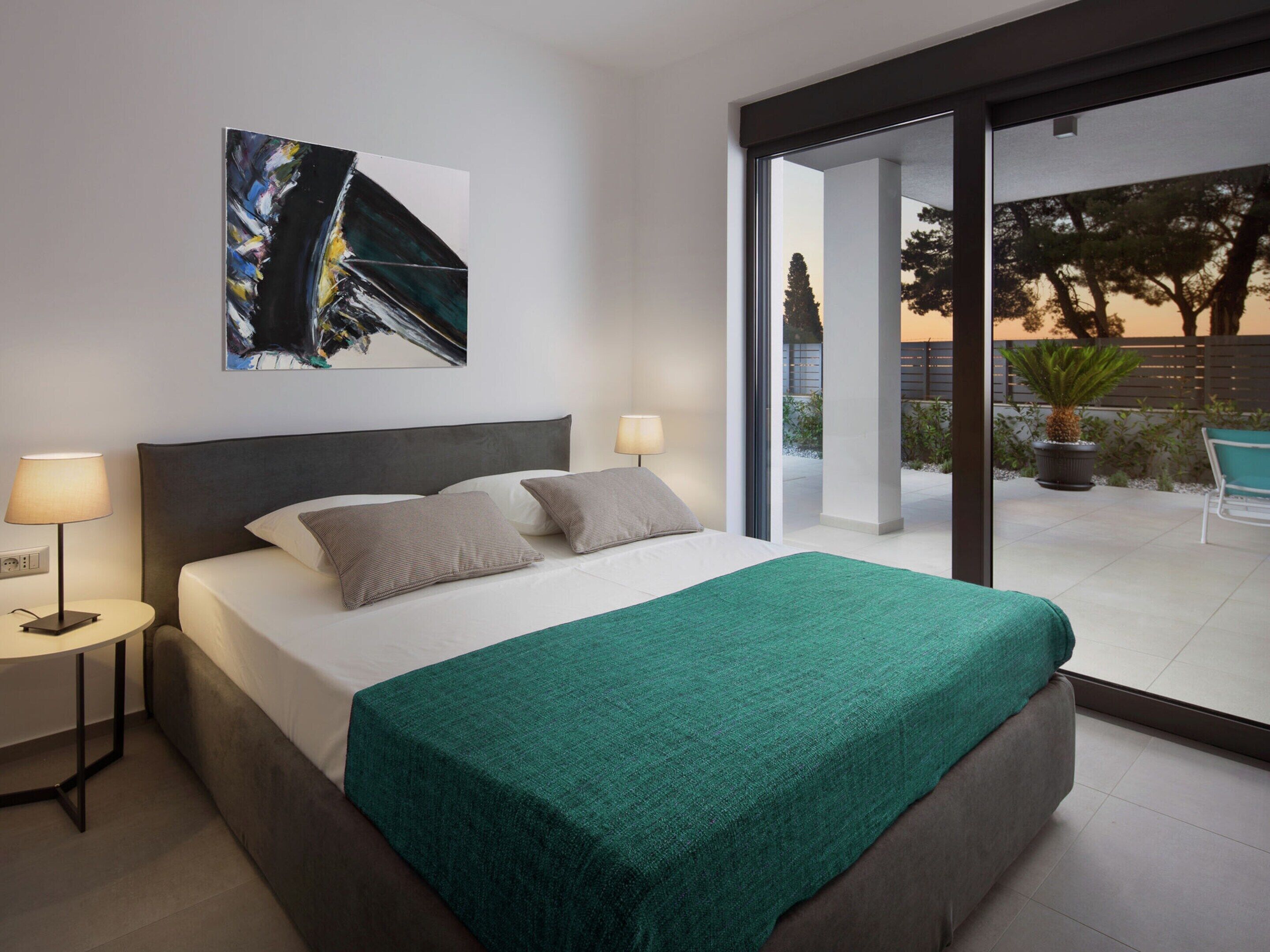 12 Schlafzimmer, individuell eingerichtet, Bettwäsche