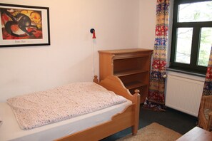 Comfort Apartment, 2 Bedrooms | 2 bilik tidur, dilengkapkan perabot secara berasingan, cadar katil