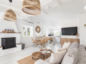 Classic Apartment, 3 Bedrooms | Living room - Modern Apartment in Slatine With Terrace (Split)