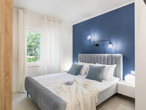 10 bedrooms, individually furnished, bed sheets