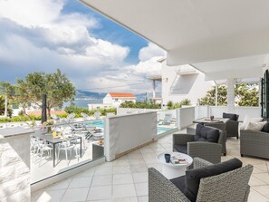 Deluxe Apartment, 3 Bedrooms | Balcony - Modern Apartment in Slatine With Terrace (Split)