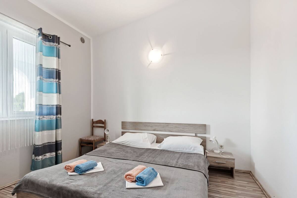 Departamento Confort, 3 habitaciones | 8 habitaciones, muebles diferentes y ropa de cama