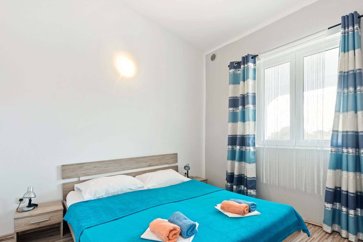 Departamento clásico, 3 habitaciones | 8 habitaciones, muebles diferentes y ropa de cama