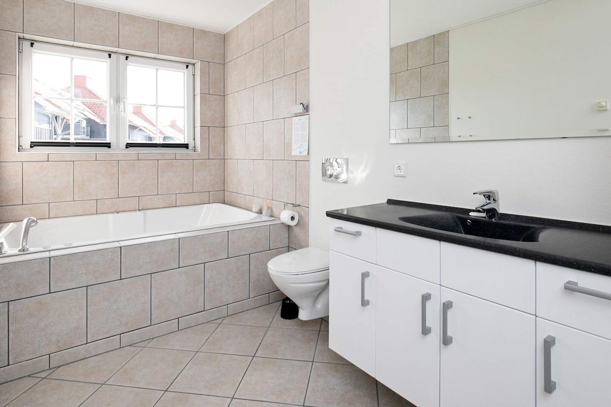 Classic Apartment, 4 Bedrooms | Spa treatment