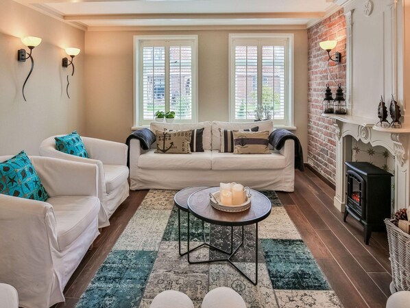 Classic House, Multiple Bedrooms | Living room | Fireplace