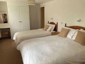 2 室のベッドルーム、WiFi、ベッドシーツ