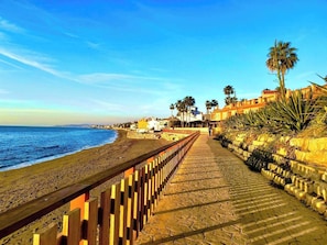 Apartment | Beach - Coastal Apartment/pool/garden/kingbed/acon/freep (Estepona)