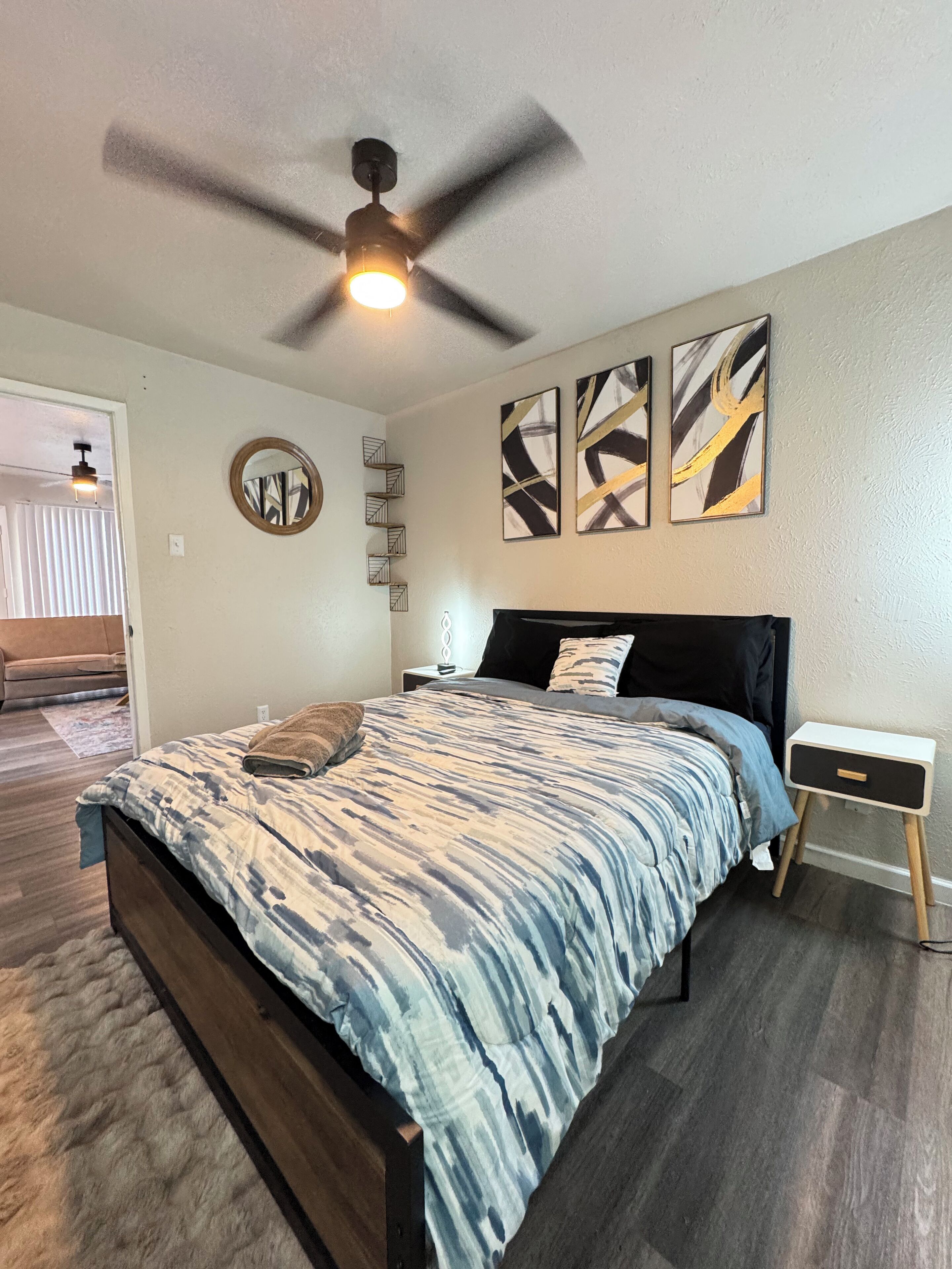 1 多间卧室、熨斗/熨衣板、WiFi、床单