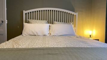 2 chambres, fer et planche Ă repasser, Wi-Fi gratuit, draps fournis