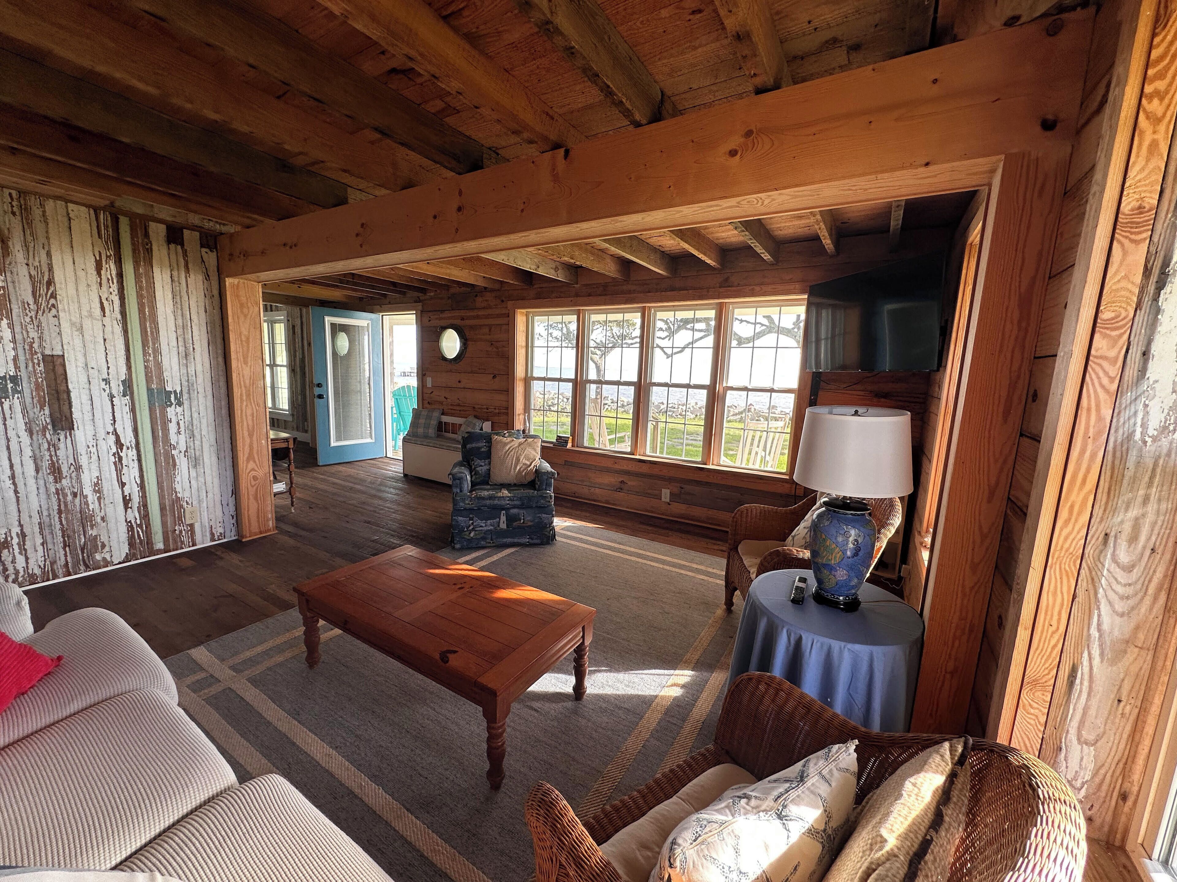 Spacious 5-bedroom house with AC, WiFi in awesome Harkers Island