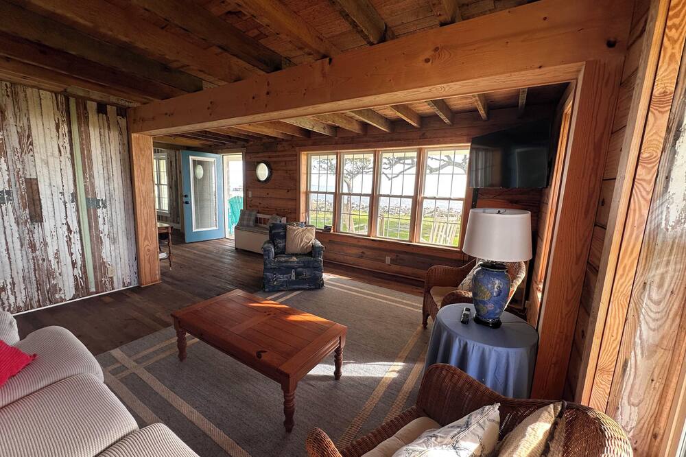 Spacious 5-bedroom house with AC, WiFi in awesome Harkers Island
