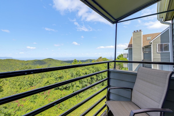 Gatlinburg Vacation Rental | 2BR | 2BA | 906 Sq Ft | Stairs Required