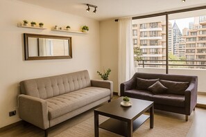 Deluxe Apartment | Living area | Flat-screen TV - Apart Barrio El Golf (Santiago)