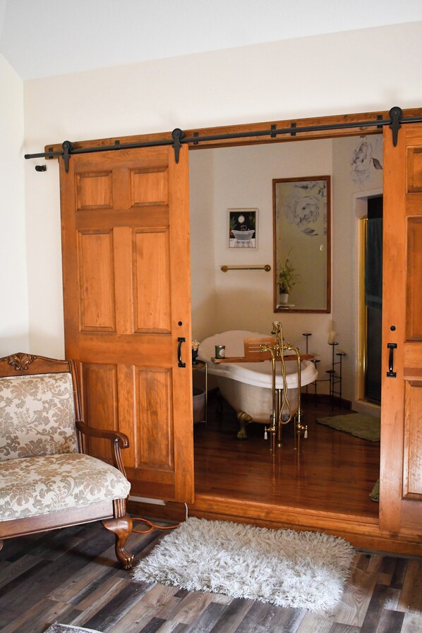 Interior - Merrily Yours! (Fortville)