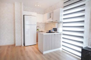 Private kitchen - 1-bedroom, nearby services&park, Wifi, parking-AE8 (İstanbul)