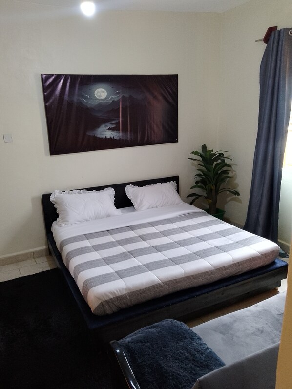 1 chambre, fer et planche à repasser, Wi-Fi gratuit, draps fournis