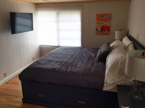 2 slaapkamers, een bureau, een strijkplank/strijkijzer, wifi