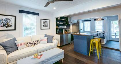 Authentic 1940's renovated Folly cottage!